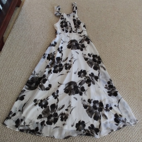 R&K Dresses & Skirts - Floral Maxi Dress